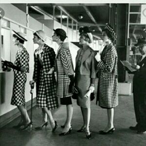 GOING GOING GONE👒👒VINTAGE‎ HATS